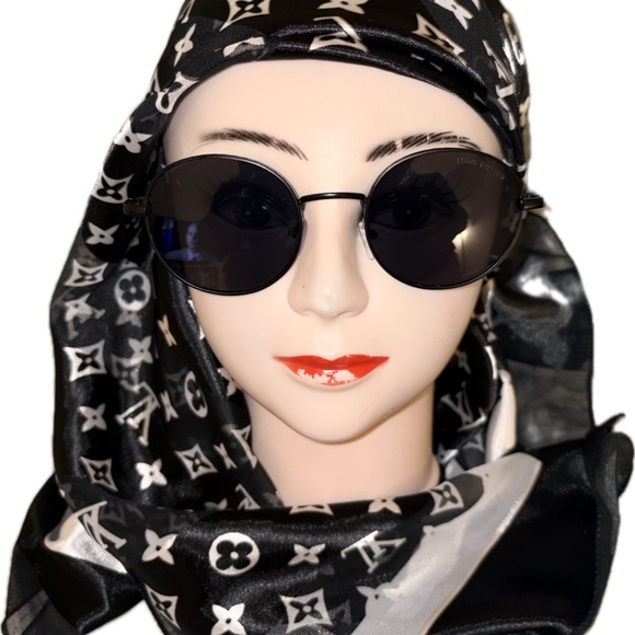 Louis Vuitton Black Round Sunglasses - Picture 2 of 15